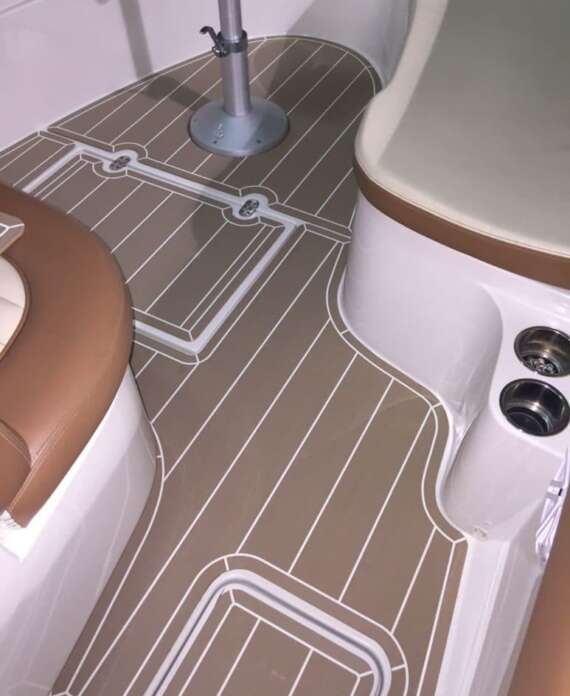 Cool-to-the-touch boat flooring
